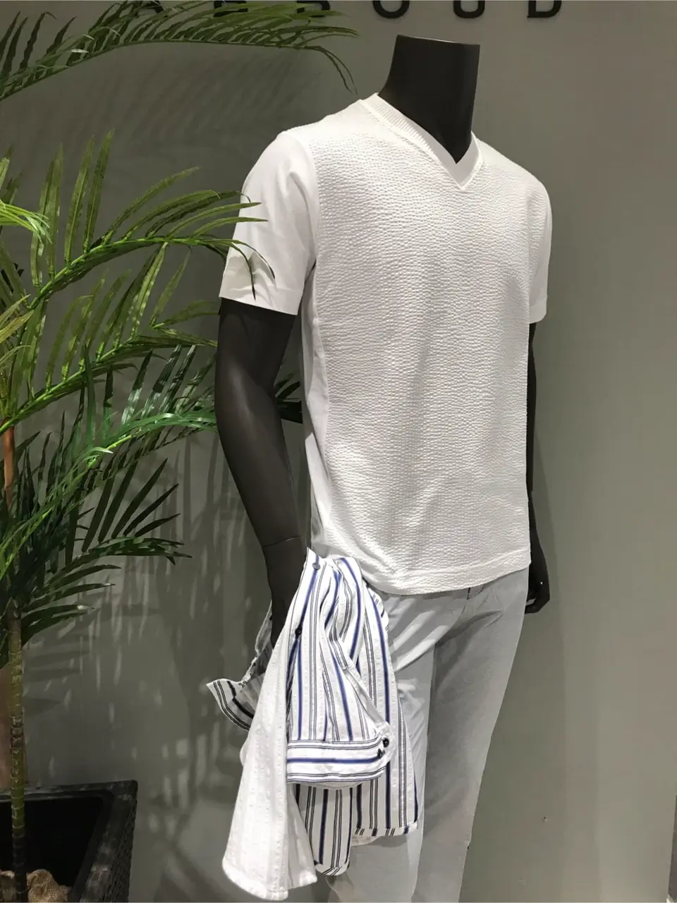 JOSEPH ABBOUD 伊津野 コーディネート画像