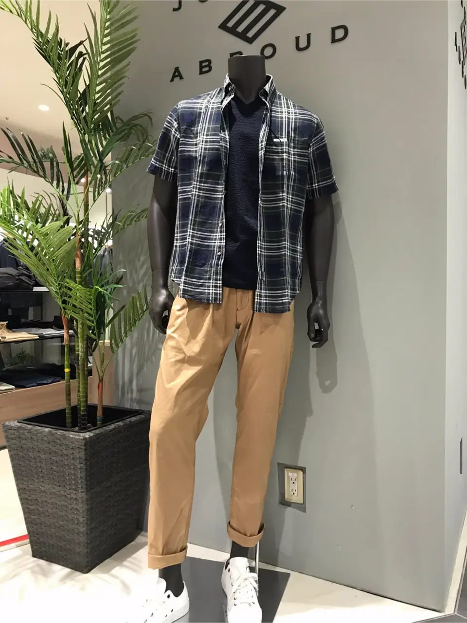 JOSEPH ABBOUD 伊津野 コーディネート画像