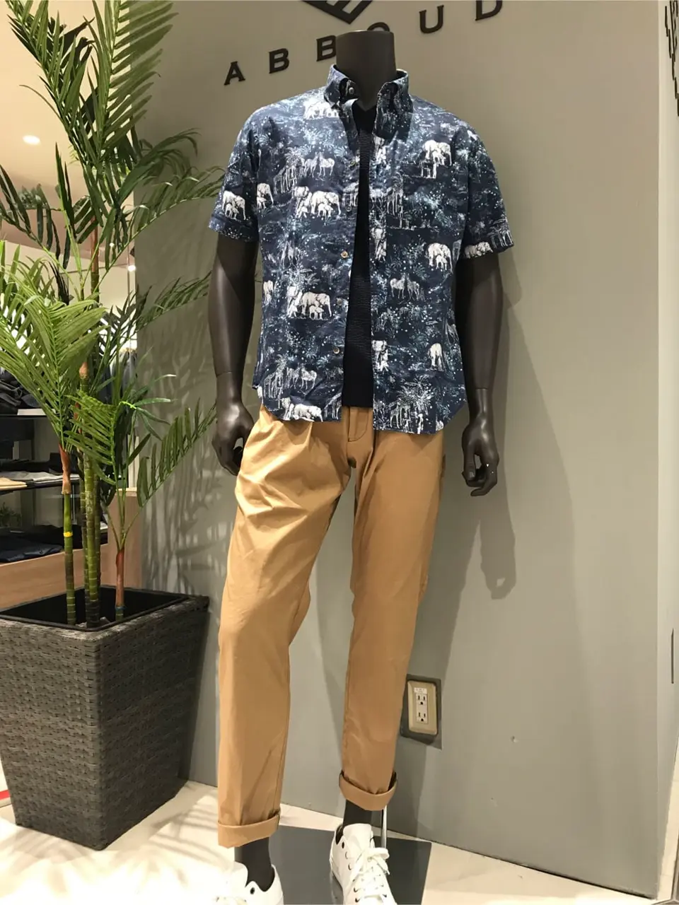 JOSEPH ABBOUD 伊津野 コーディネート画像