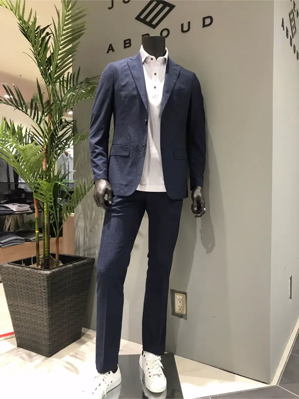 JOSEPH ABBOUD 伊津野 コーディネート画像