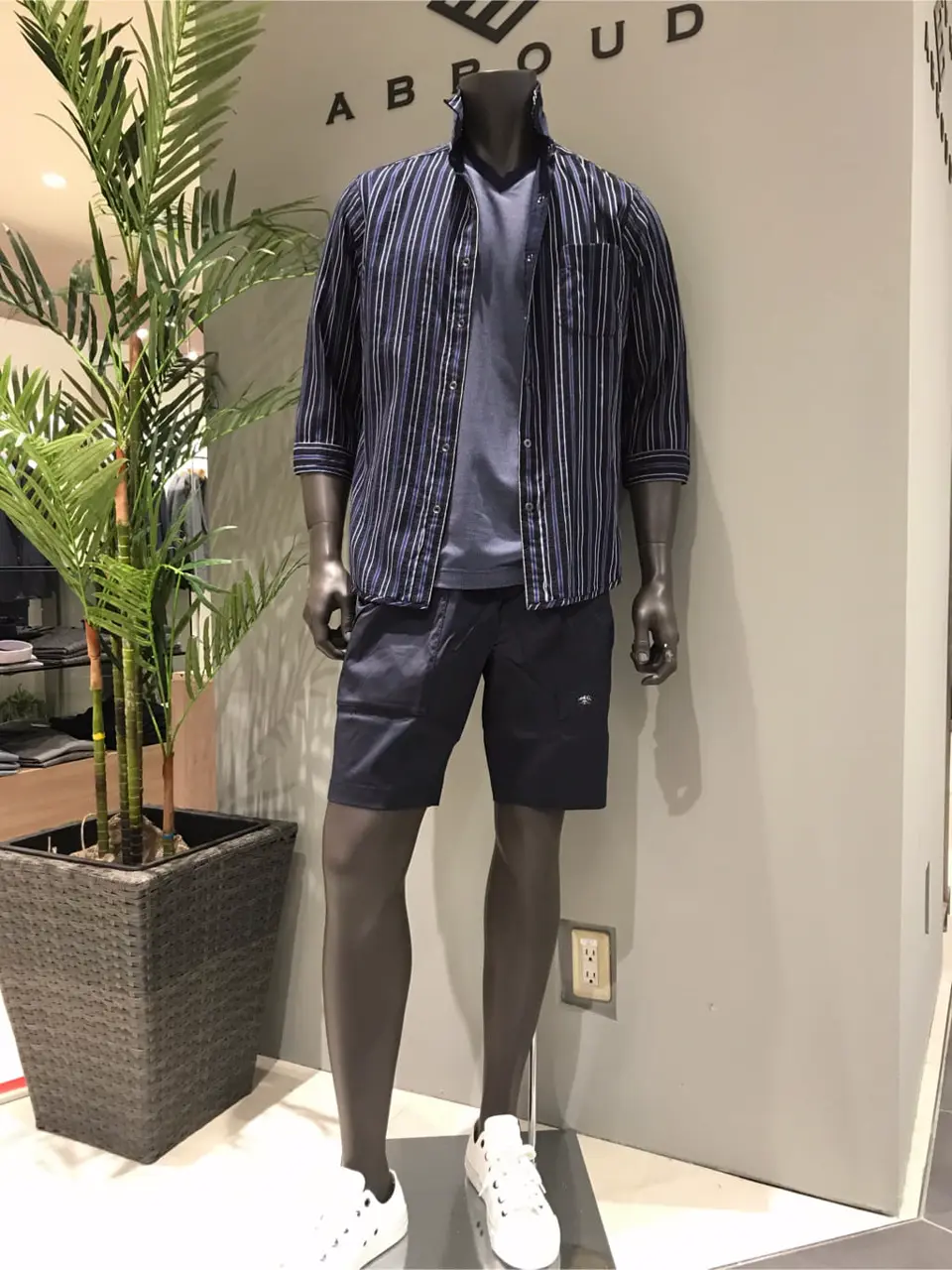 JOSEPH ABBOUD 伊津野 コーディネート画像