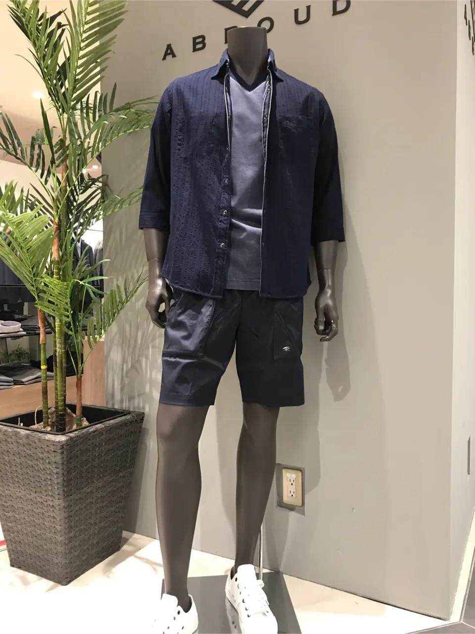 JOSEPH ABBOUD 伊津野 コーディネート画像