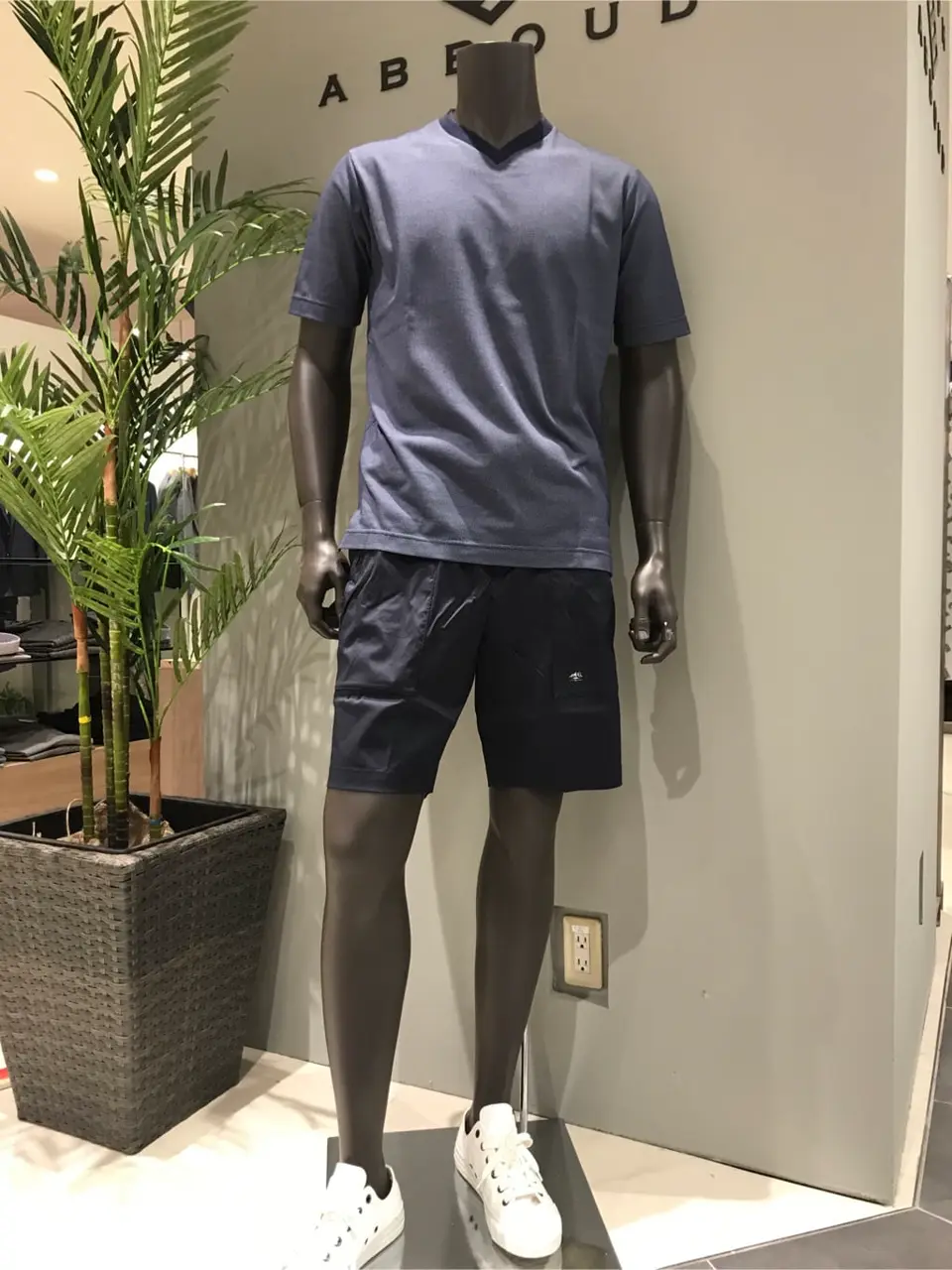 JOSEPH ABBOUD 伊津野 コーディネート画像