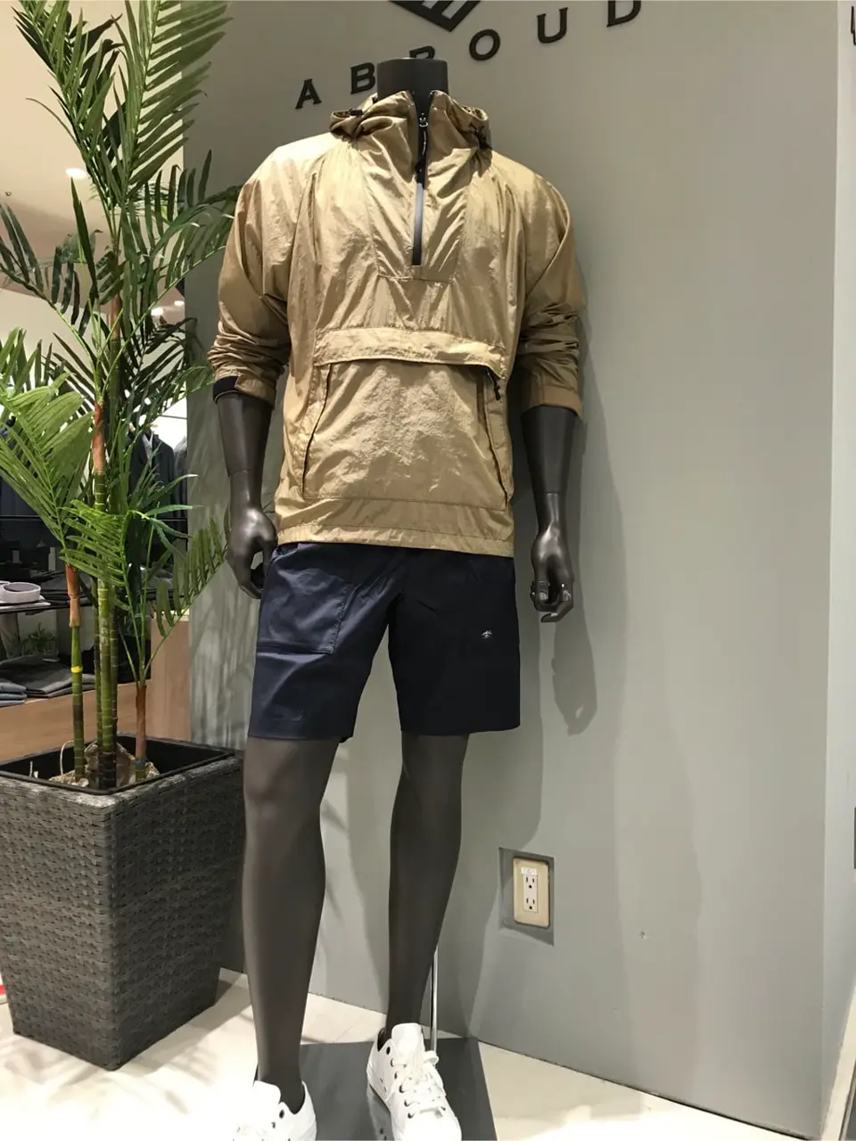 JOSEPH ABBOUD 伊津野 コーディネート画像