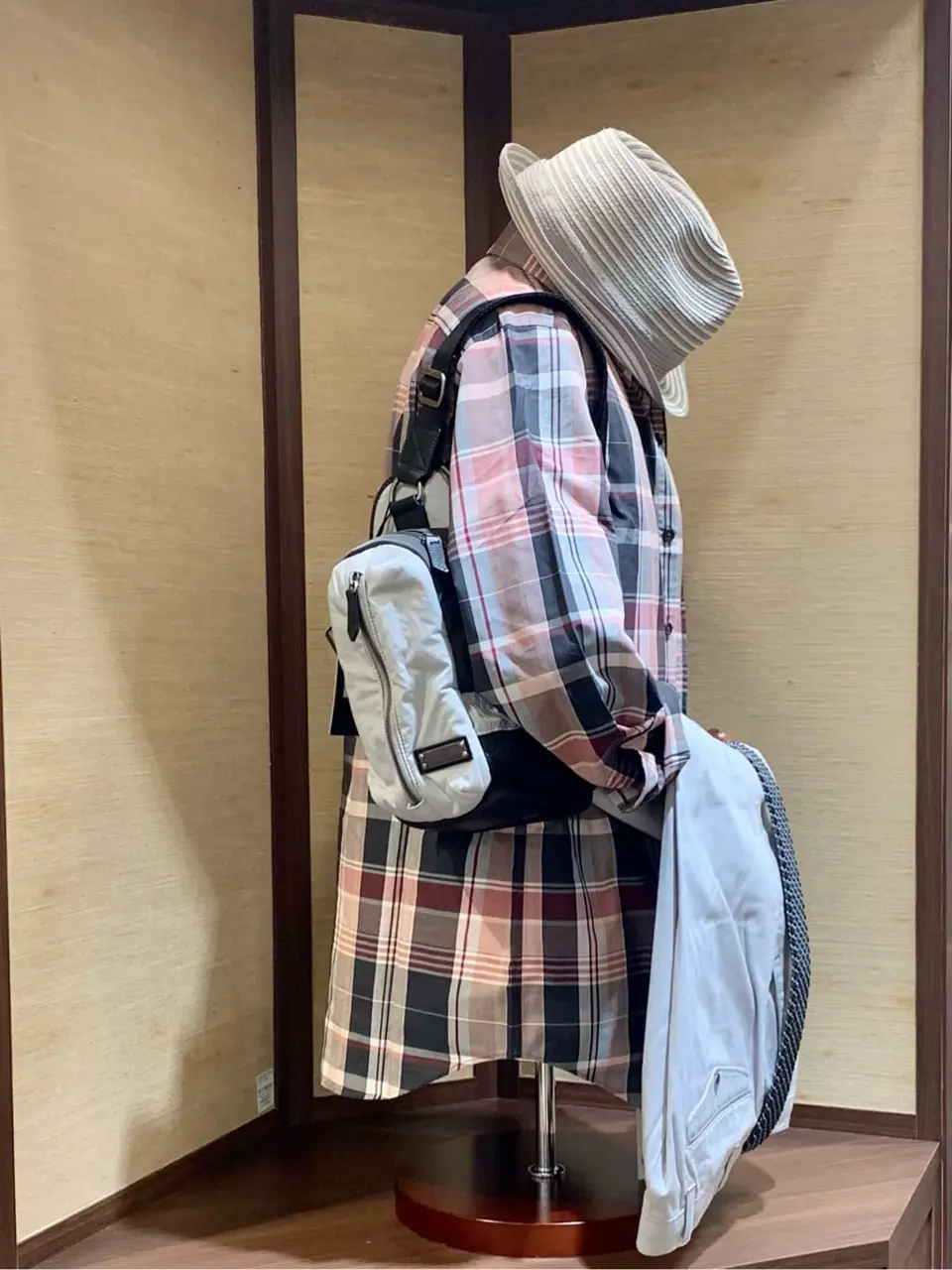 JOSEPH ABBOUD 秦 コーディネート画像