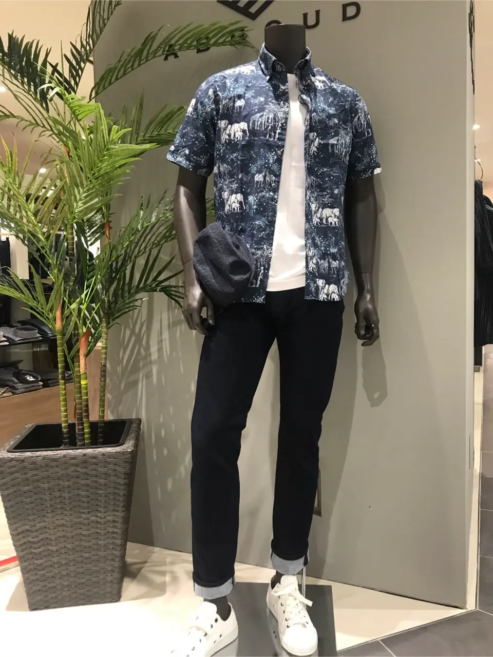 JOSEPH ABBOUD 伊津野 コーディネート画像