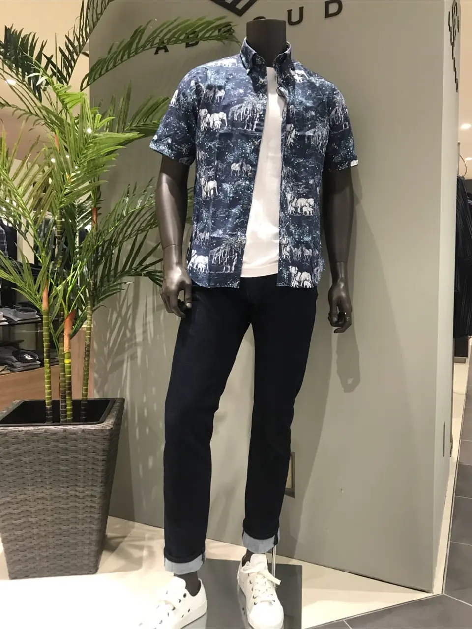 JOSEPH ABBOUD 伊津野 コーディネート画像