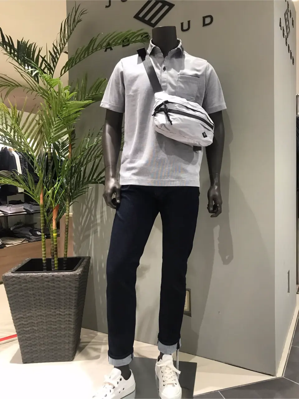 JOSEPH ABBOUD 伊津野 コーディネート画像