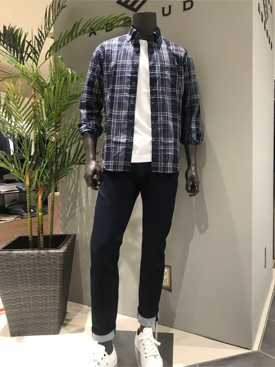 JOSEPH ABBOUD 伊津野 コーディネート画像