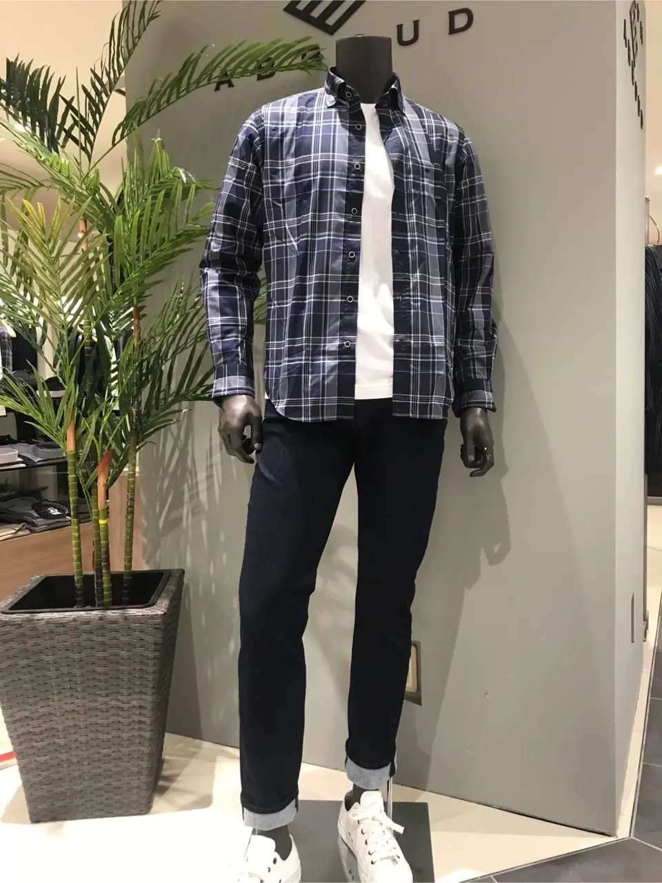 JOSEPH ABBOUD 伊津野 コーディネート画像