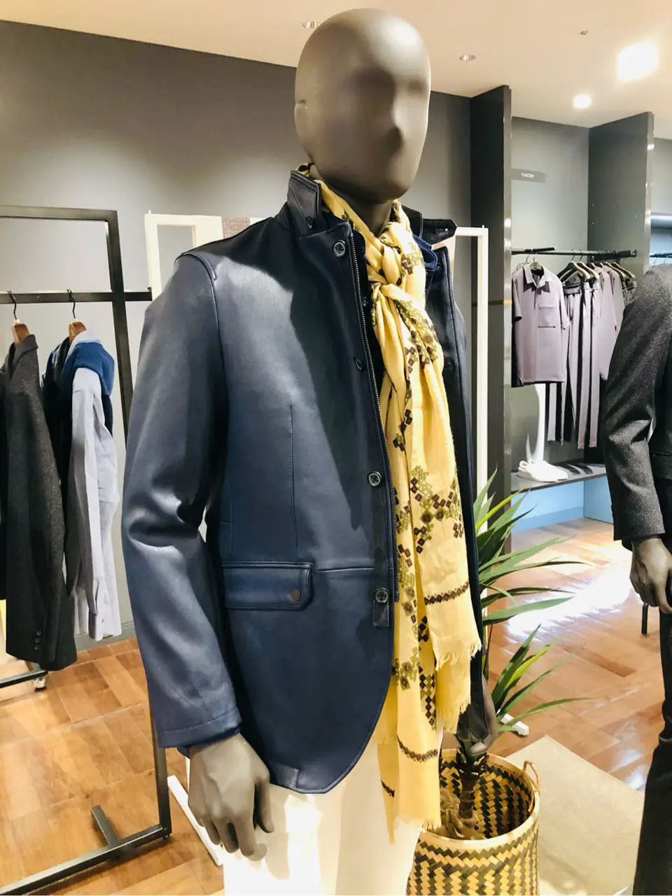 JOSEPH ABBOUD 新林 コーディネート画像