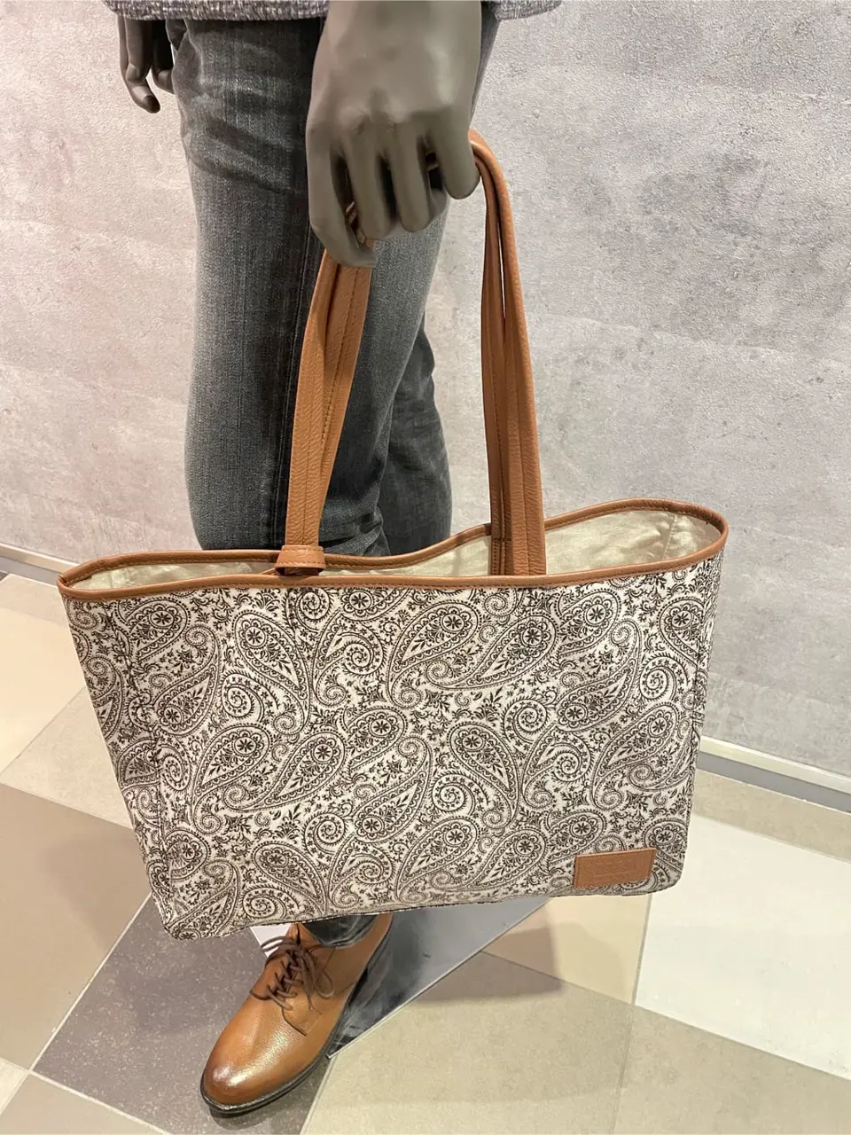 JOSEPH ABBOUD 東　 コーディネート画像