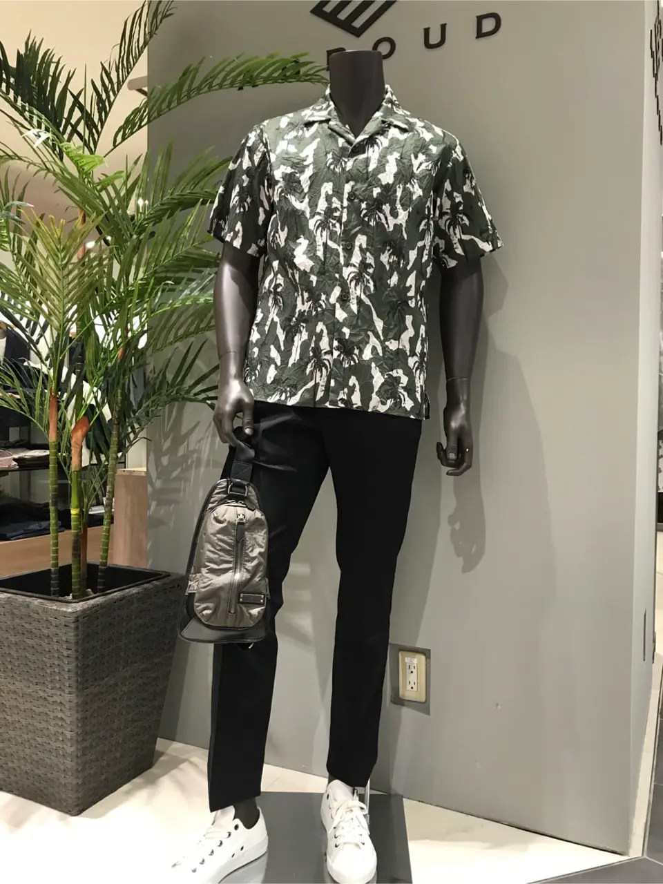 JOSEPH ABBOUD 伊津野 コーディネート画像