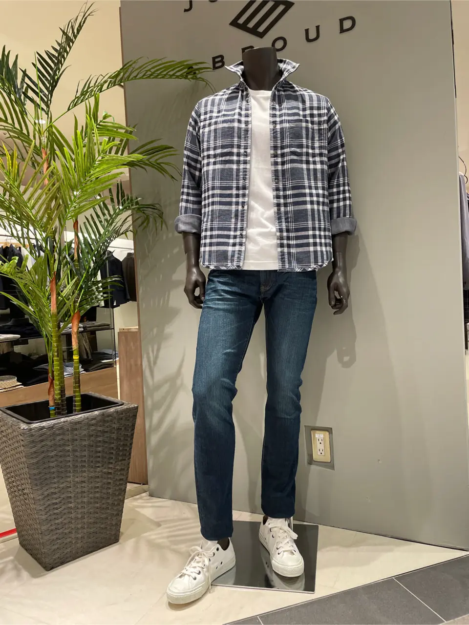 JOSEPH ABBOUD 伊津野 コーディネート画像