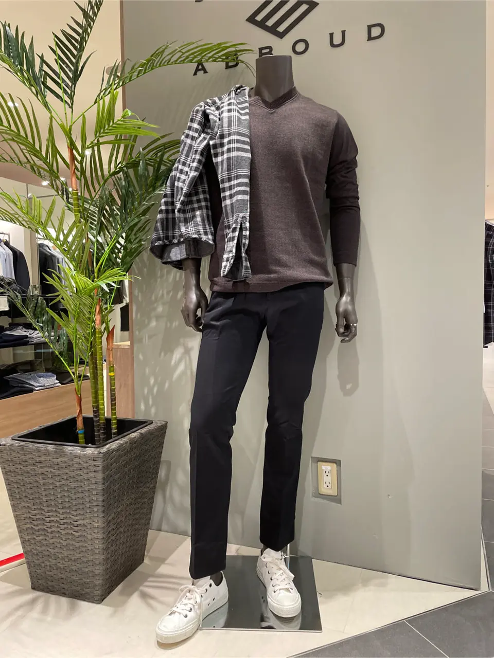 JOSEPH ABBOUD 伊津野 コーディネート画像