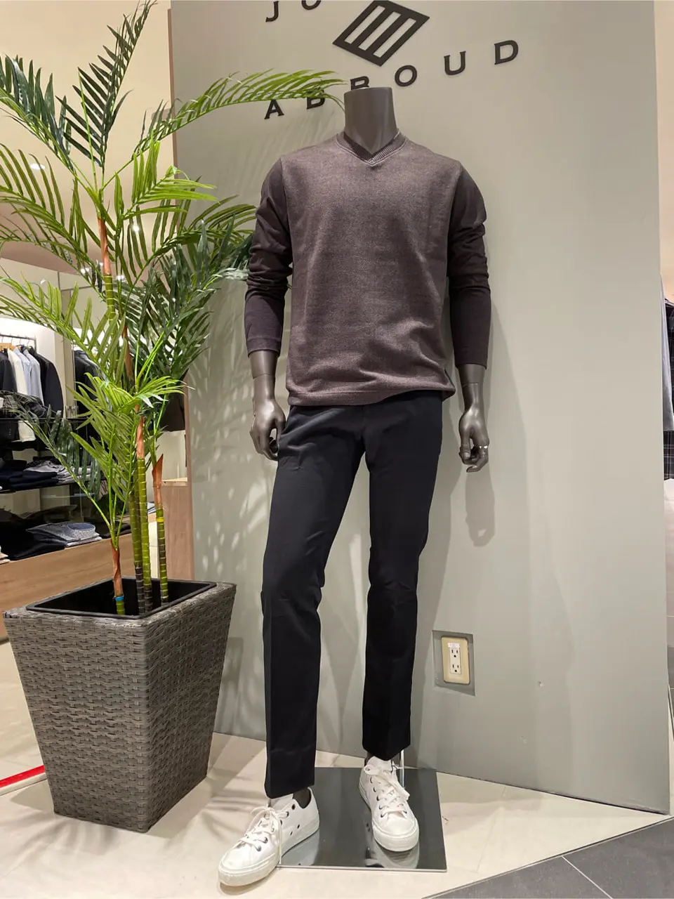 JOSEPH ABBOUD 伊津野 コーディネート画像