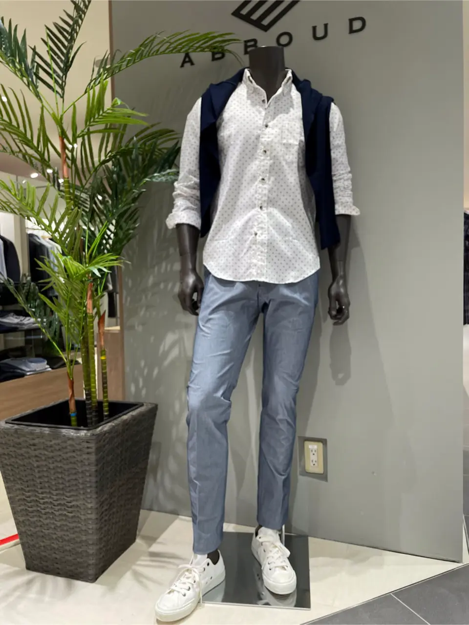 JOSEPH ABBOUD 伊津野 コーディネート画像