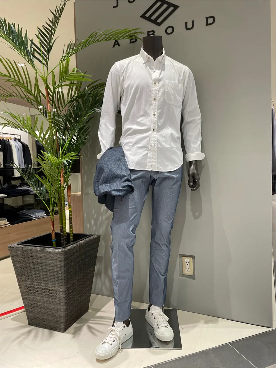 JOSEPH ABBOUD 伊津野 コーディネート画像