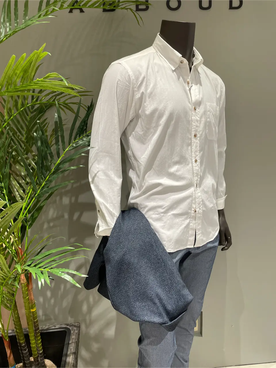 JOSEPH ABBOUD 伊津野 コーディネート画像