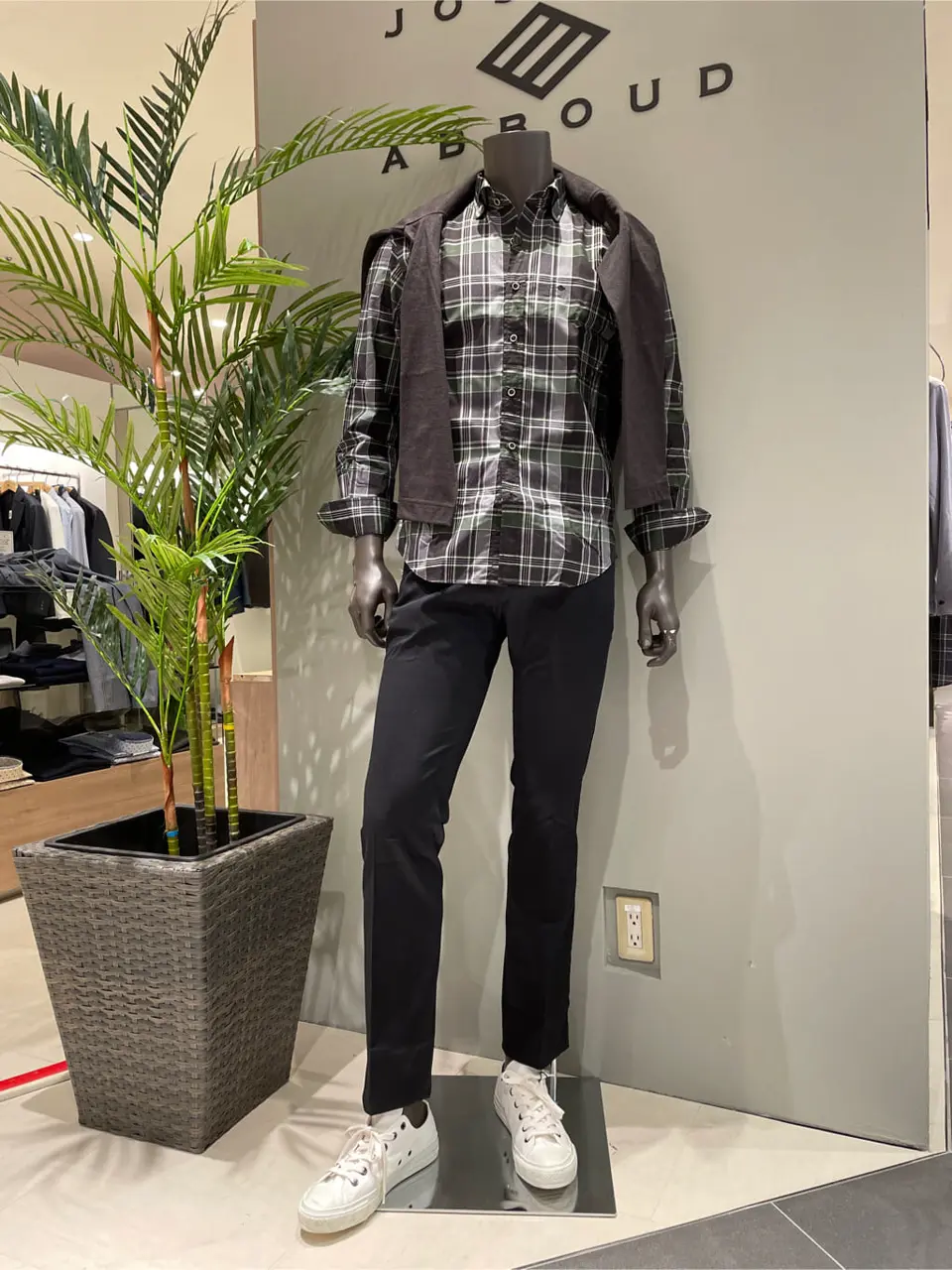 JOSEPH ABBOUD 伊津野 コーディネート画像