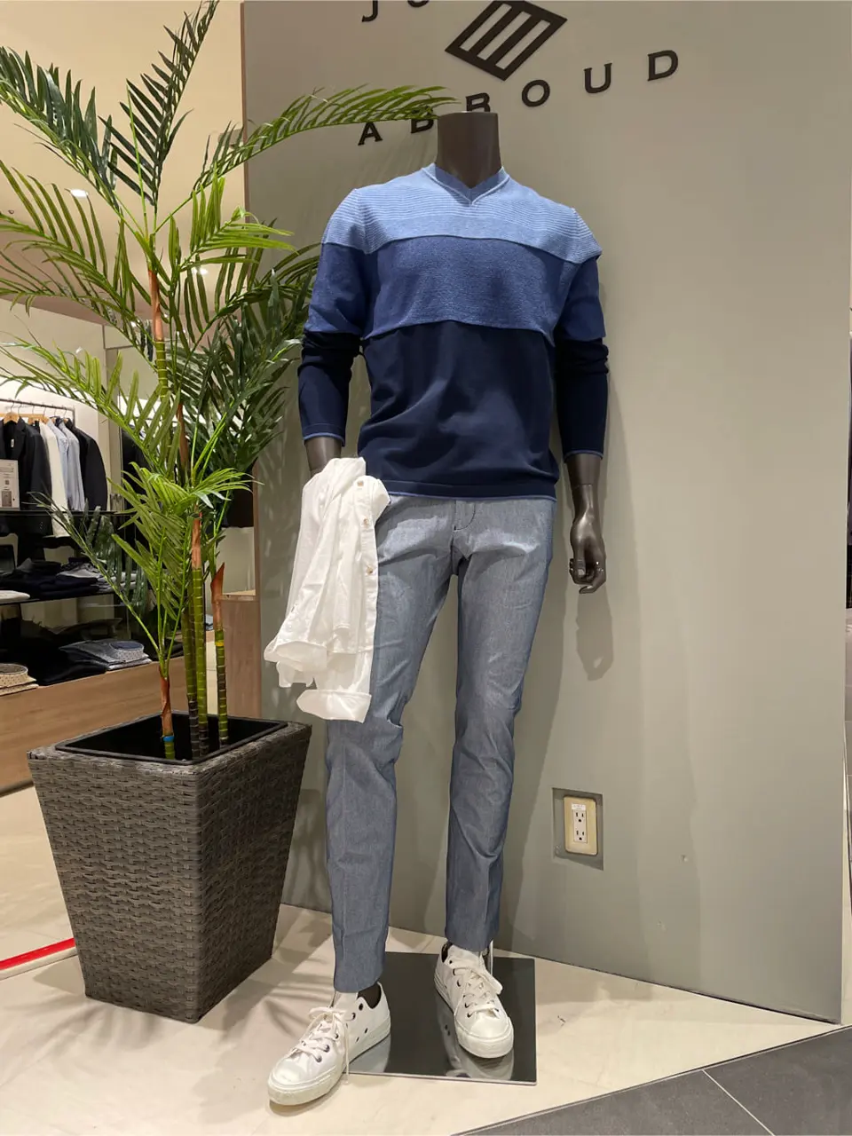 JOSEPH ABBOUD 伊津野 コーディネート画像