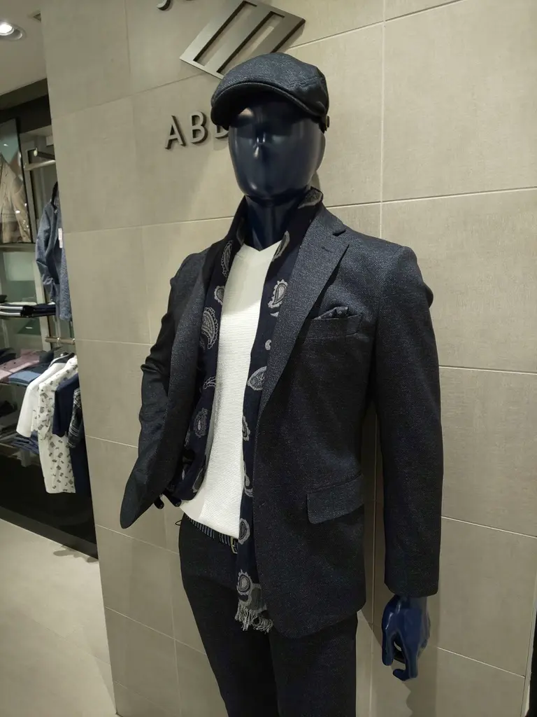 JOSEPH ABBOUD 吉川 コーディネート画像