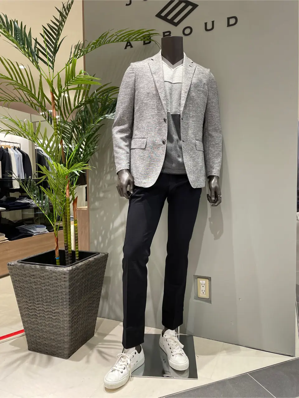 JOSEPH ABBOUD 伊津野 コーディネート画像