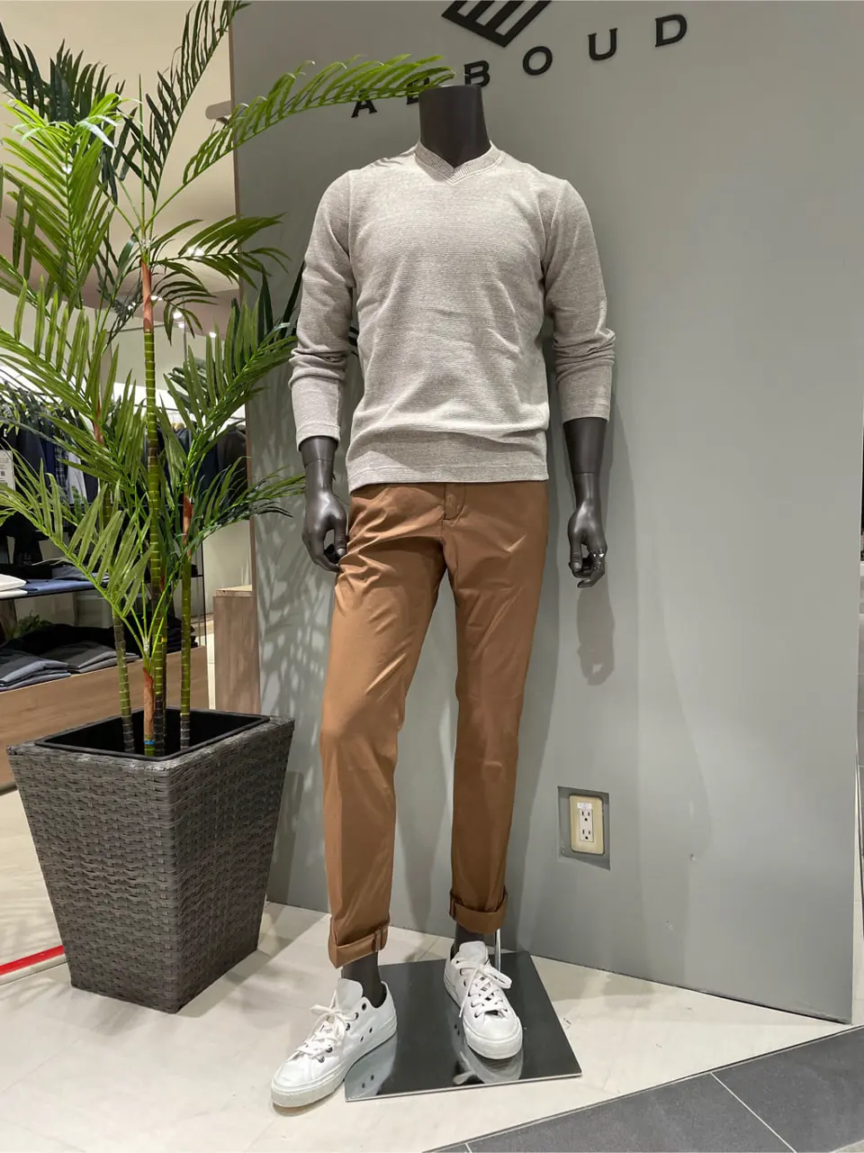 JOSEPH ABBOUD 伊津野 コーディネート画像