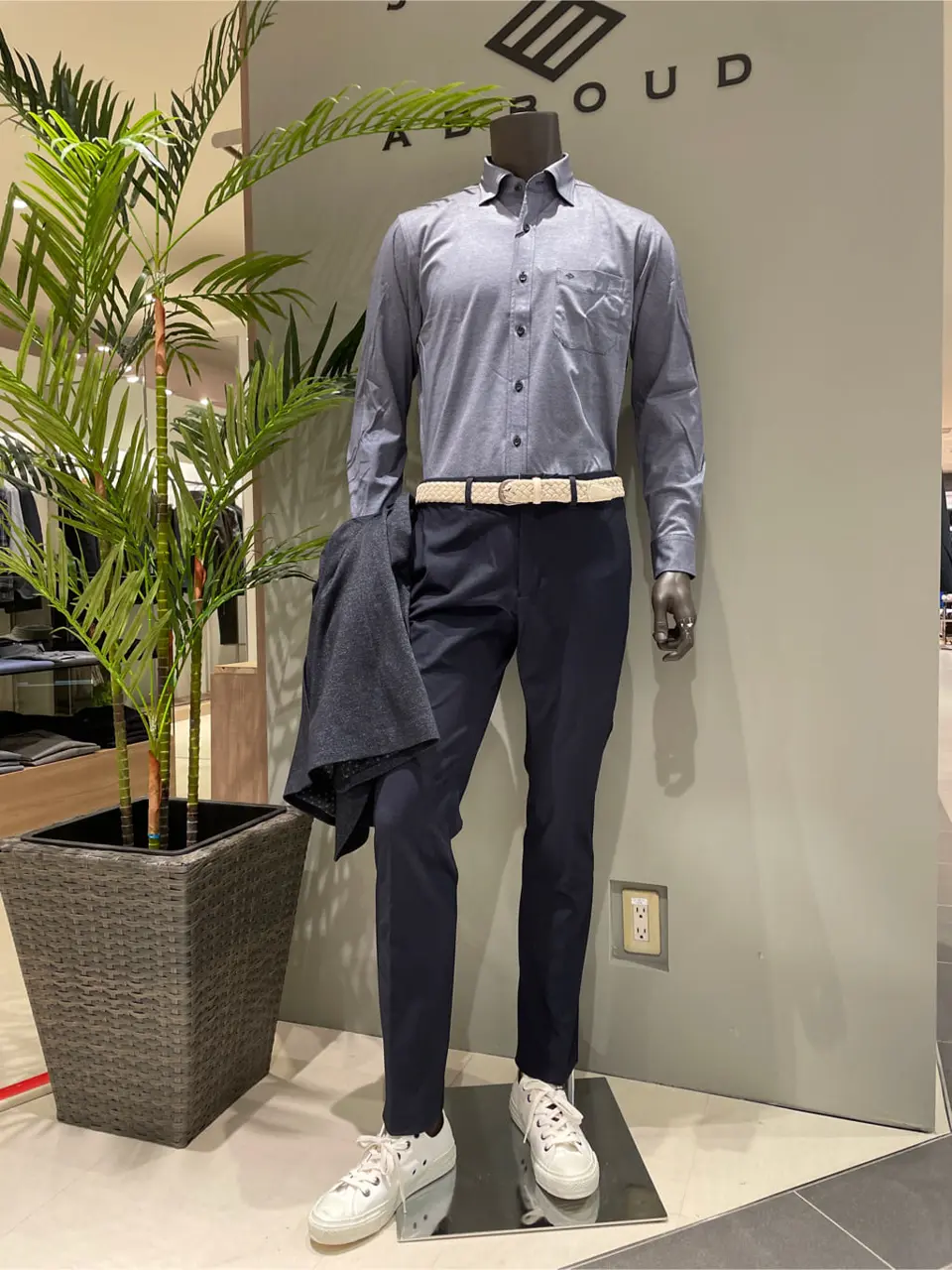 JOSEPH ABBOUD 伊津野 コーディネート画像