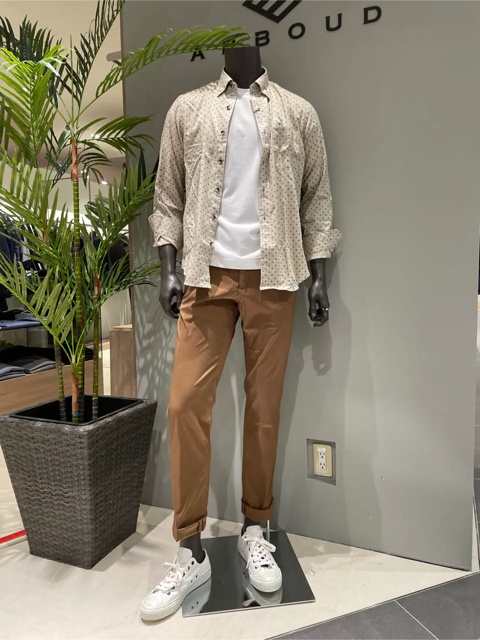 JOSEPH ABBOUD 伊津野 コーディネート画像