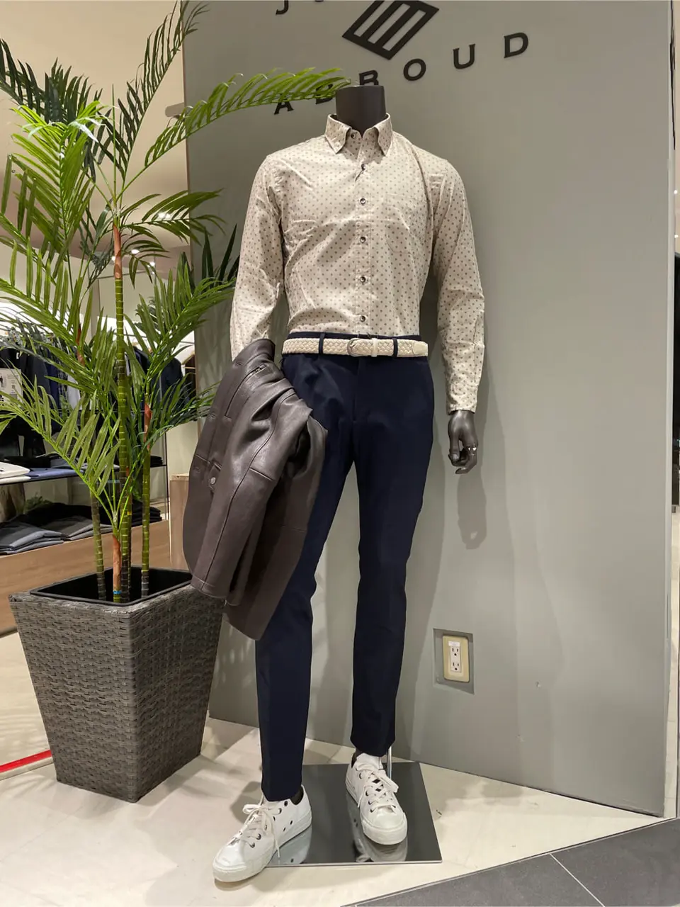 JOSEPH ABBOUD 伊津野 コーディネート画像