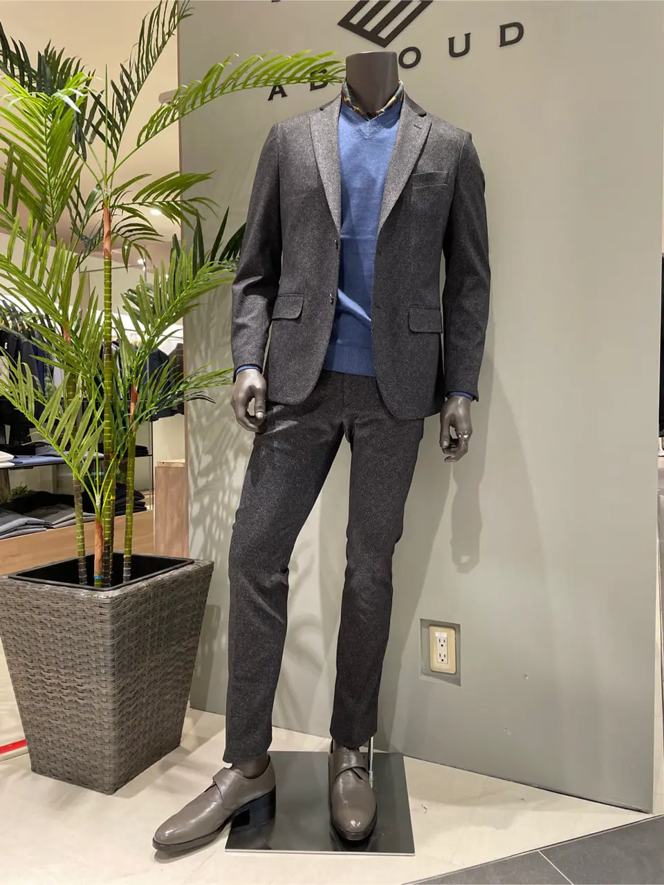 JOSEPH ABBOUD 伊津野 コーディネート画像