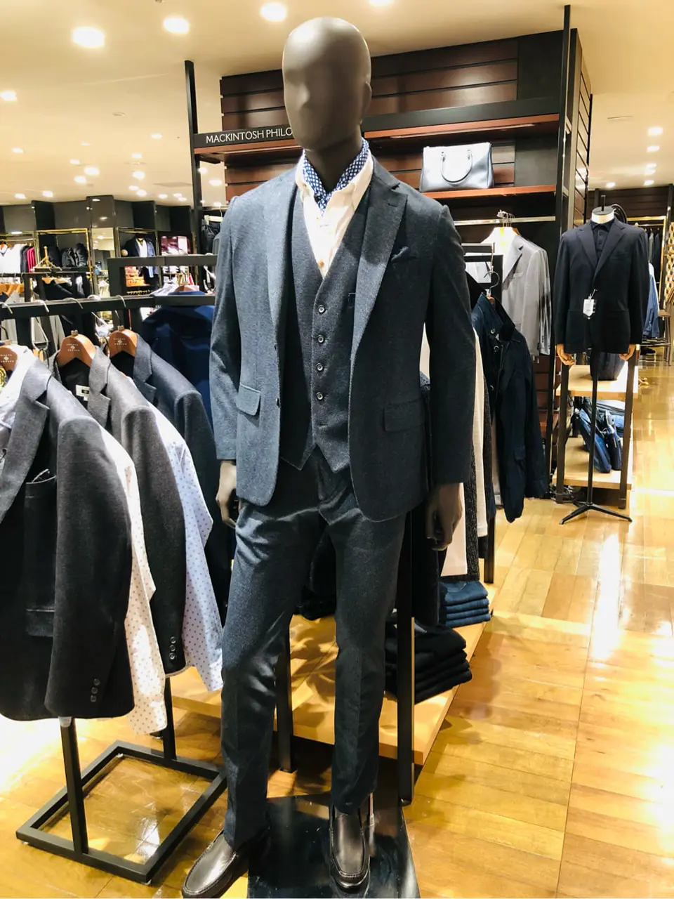 JOSEPH ABBOUD 新林 コーディネート画像