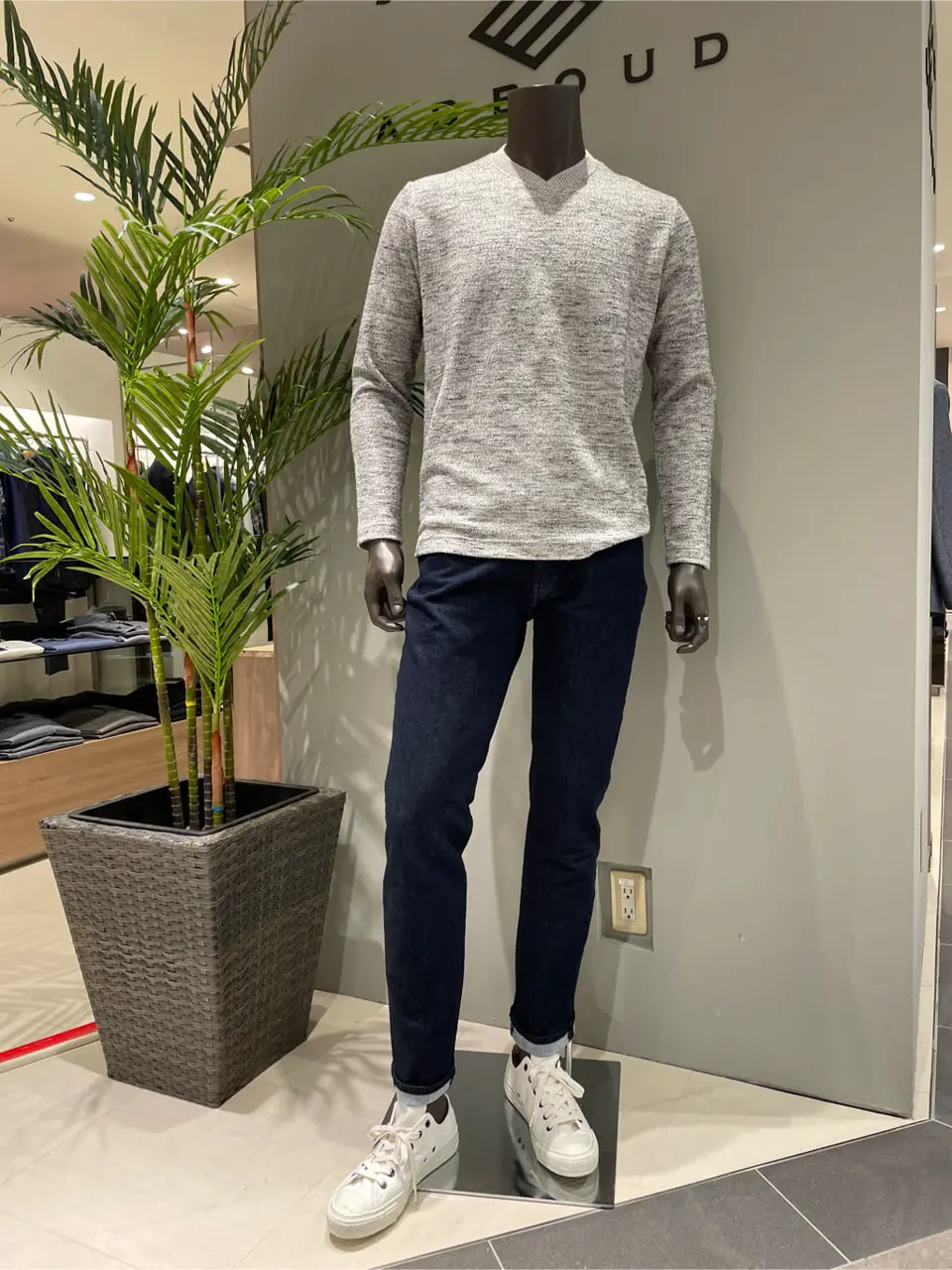 JOSEPH ABBOUD 伊津野 コーディネート画像