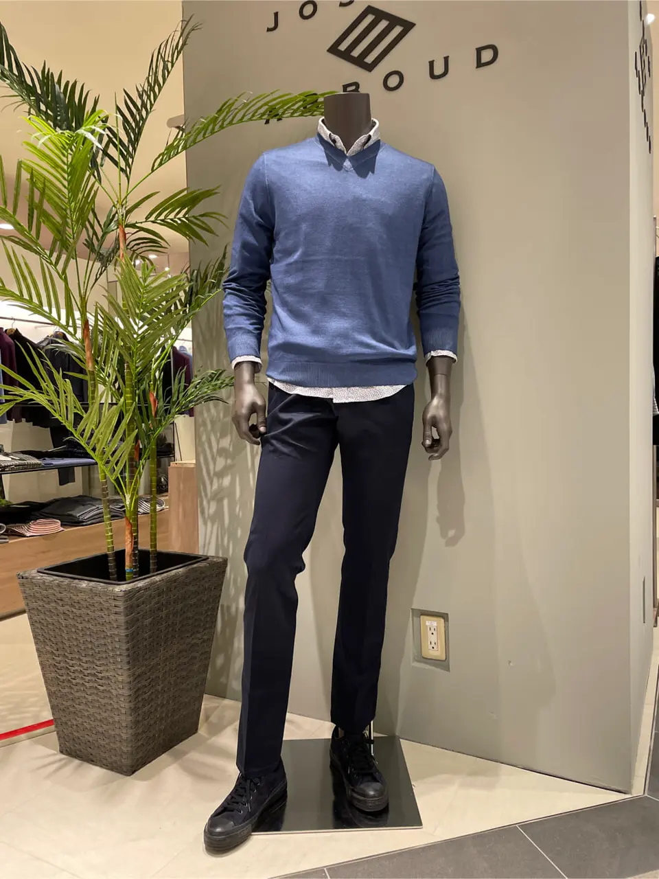 JOSEPH ABBOUD 伊津野 コーディネート画像