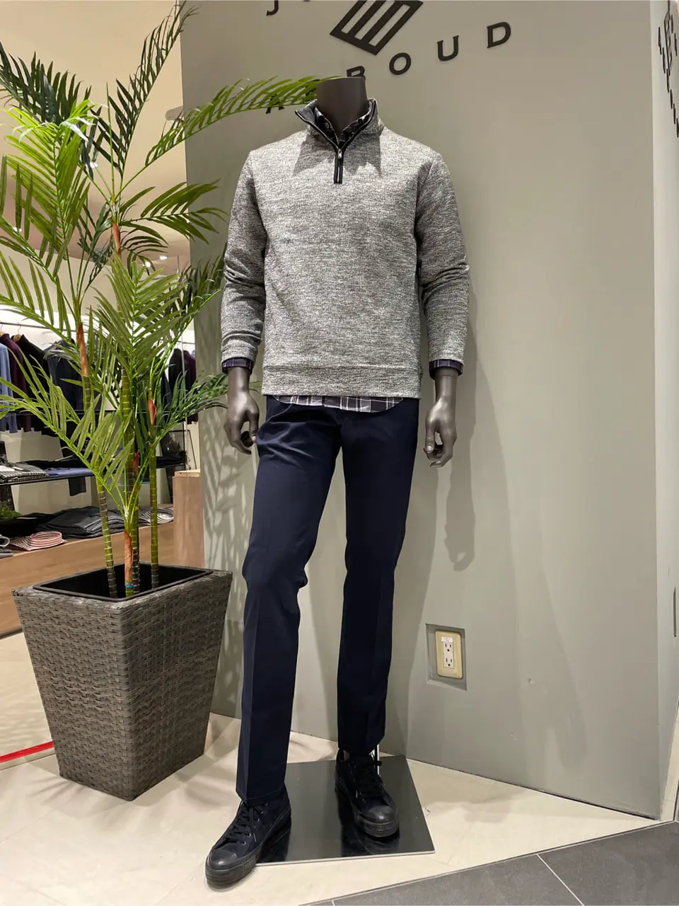 JOSEPH ABBOUD 伊津野 コーディネート画像