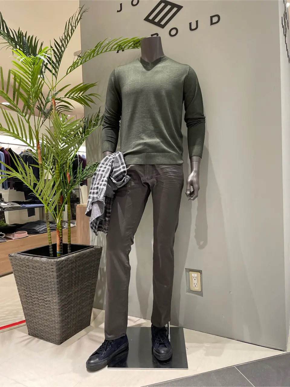 JOSEPH ABBOUD 伊津野 コーディネート画像