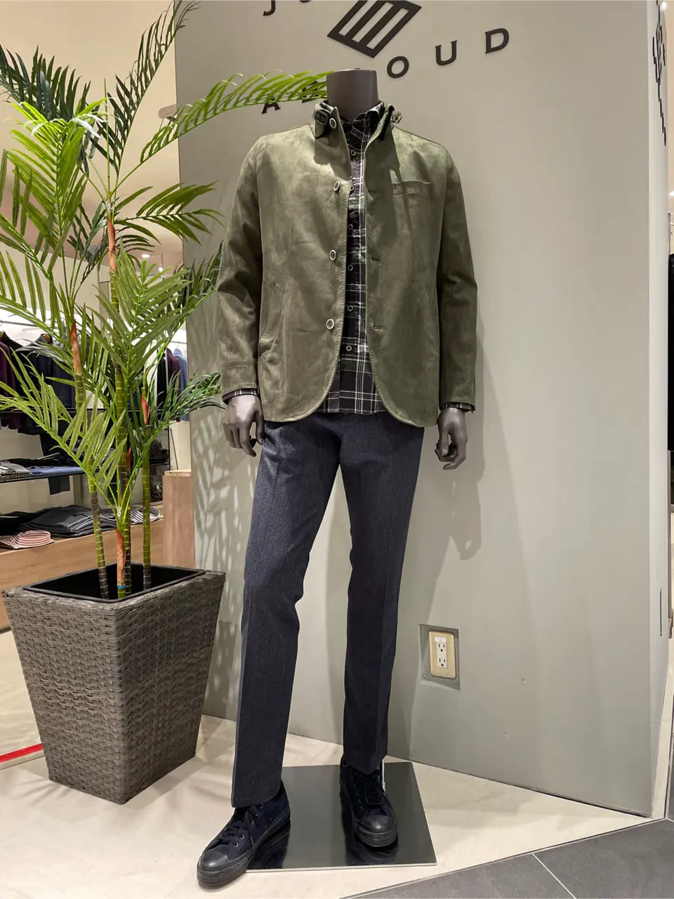 JOSEPH ABBOUD 伊津野 コーディネート画像