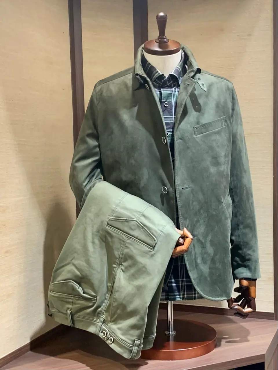 JOSEPH ABBOUD 秦 コーディネート画像
