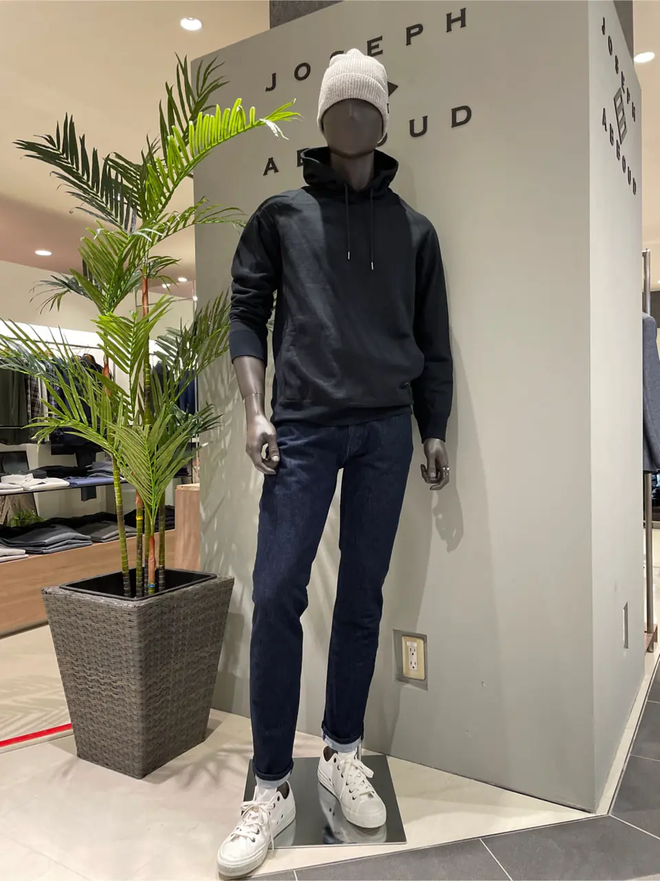 JOSEPH ABBOUD 伊津野 コーディネート画像