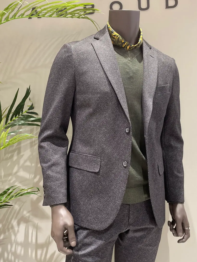 JOSEPH ABBOUD 伊津野 コーディネート画像
