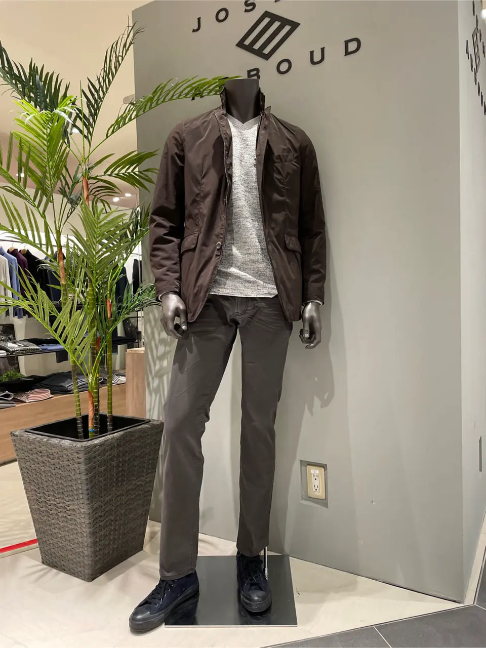 JOSEPH ABBOUD 伊津野 コーディネート画像