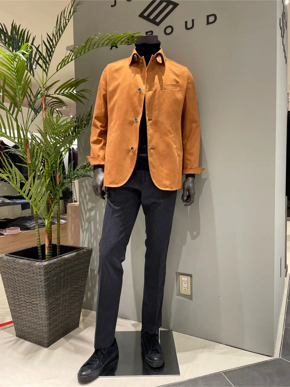 JOSEPH ABBOUD 伊津野 コーディネート画像