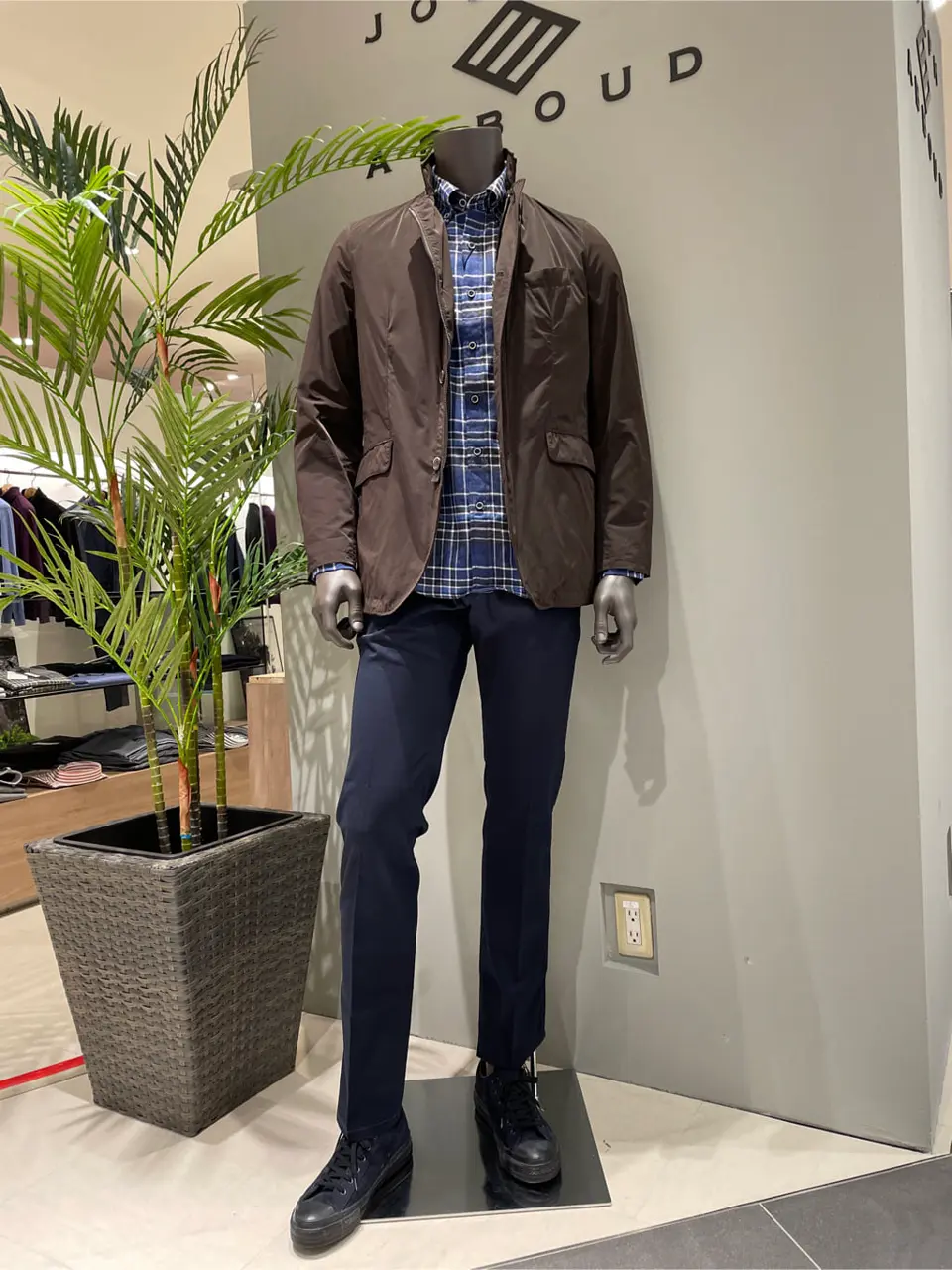 JOSEPH ABBOUD 伊津野 コーディネート画像