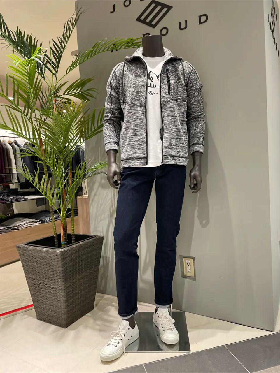 JOSEPH ABBOUD 伊津野 コーディネート画像