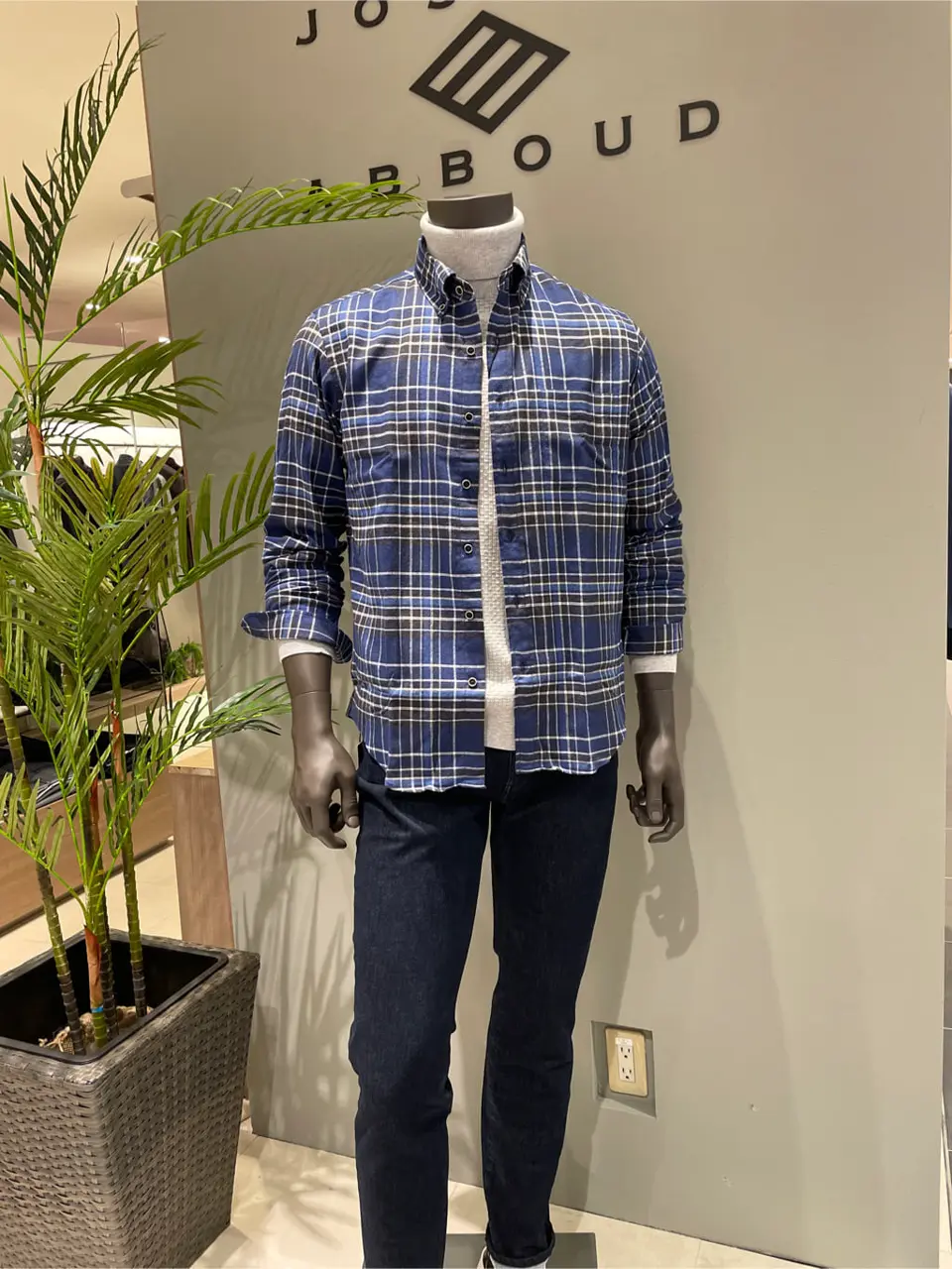 JOSEPH ABBOUD 伊津野 コーディネート画像