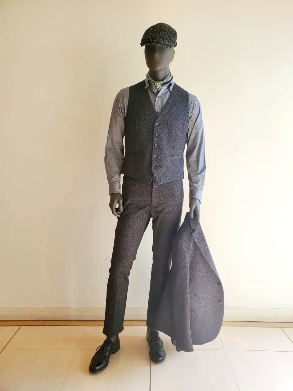 JOSEPH ABBOUD 亀井 コーディネート画像