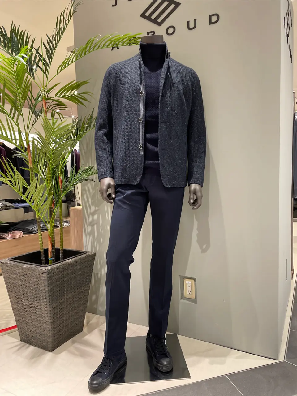 JOSEPH ABBOUD 伊津野 コーディネート画像