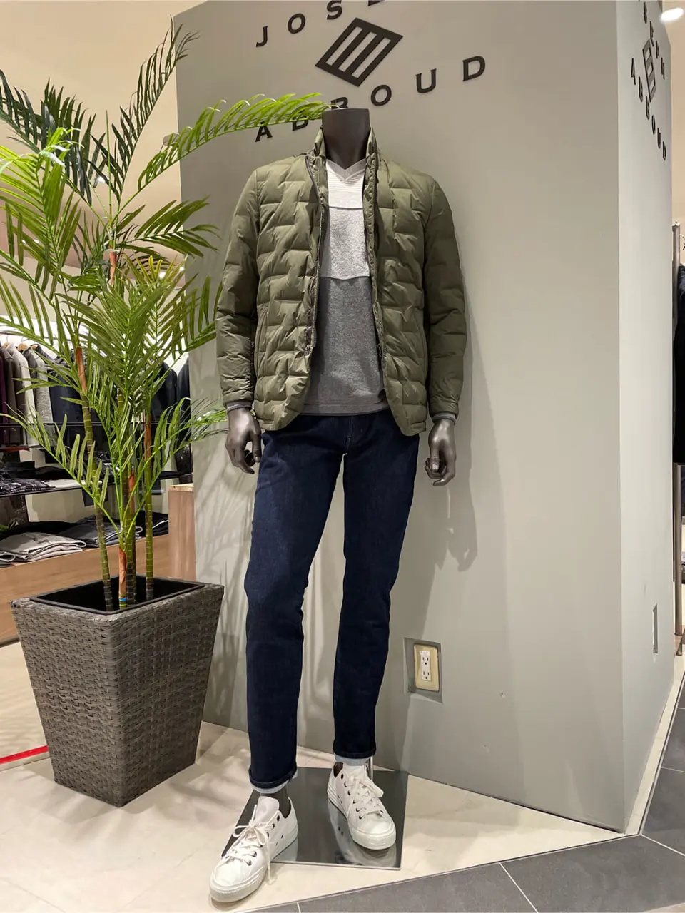 JOSEPH ABBOUD 伊津野 コーディネート画像