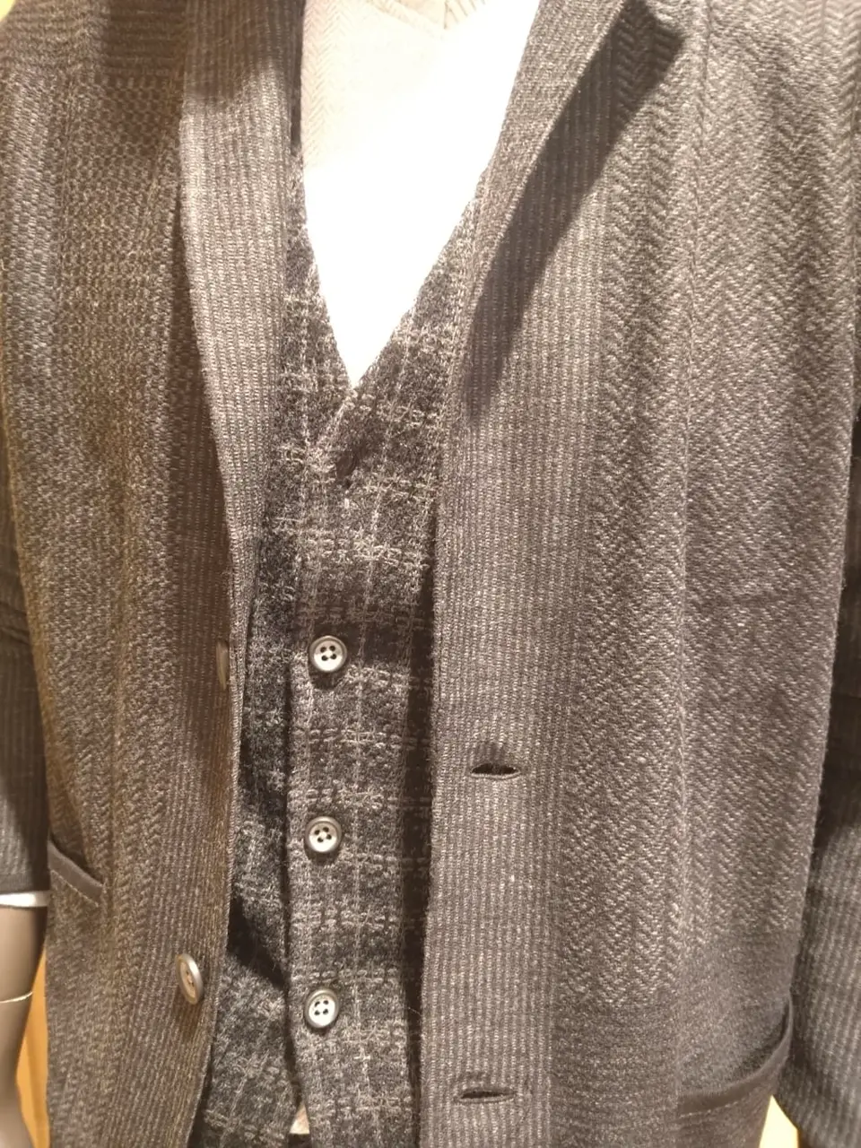 JOSEPH ABBOUD 重留 コーディネート画像